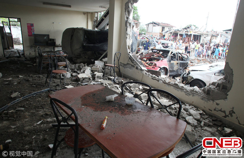 厄瓜多尔一警察局发生爆炸 整栋大楼被炸毁