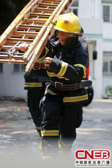 福建厦门:新消防员训练忙