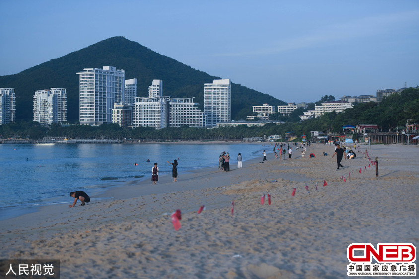 受第17号台风 "沙德尔"影响 三亚暂停涉海旅游