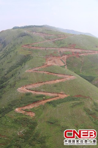 月4日,13集团军某陆航旅已成功打通昭通至震中鲁甸龙头山空中救援通道