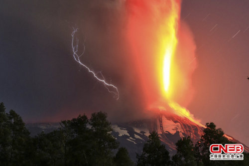 圖為比亞里卡火山噴發(fā)