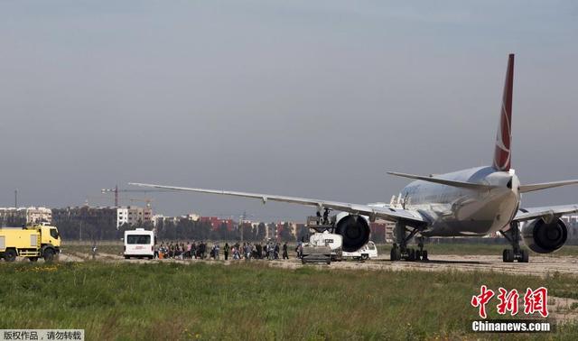 土耳其航班遭炸弹威胁紧急着陆 安检后重新起飞