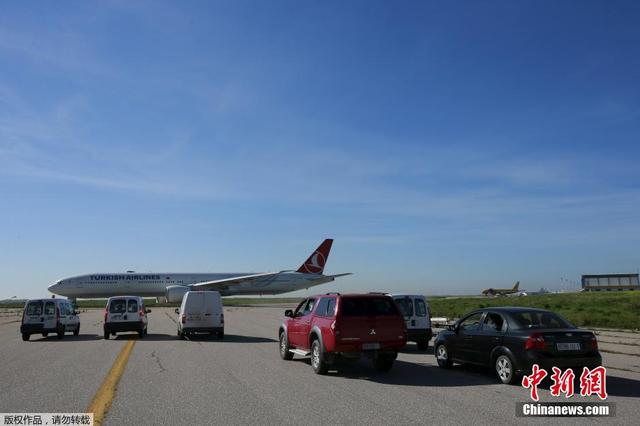 土耳其航班遭炸弹威胁紧急着陆 安检后重新起飞