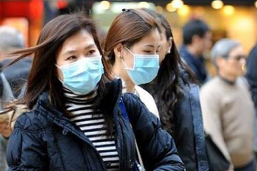 在医院等待治疗流感的香港市民现状