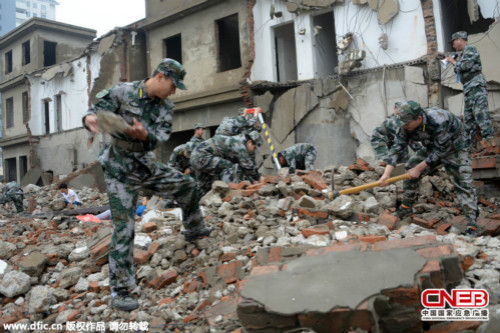 300多名地震救援人员参加演练