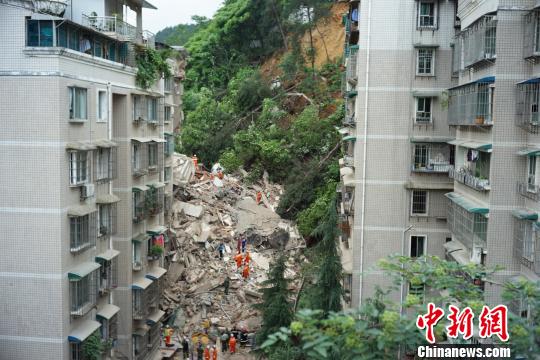 贵阳垮塌居民楼仍有21人失联共114人受灾