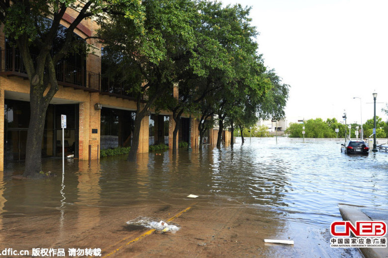 积水可以淹没车辆