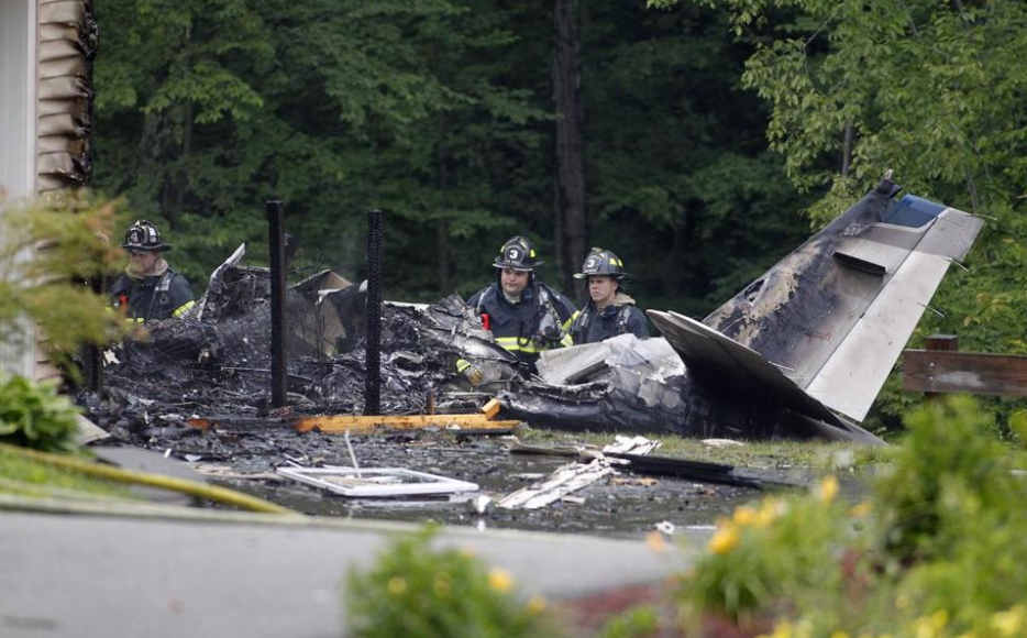 一架豪客比奇BE36小型客机当地时间28日下午坠入普兰维尔的一处民宅，屋内四人安全逃生，但机内3名人员丧生。 一架豪客比奇BE36小型客机当地时间28日下午坠入普兰维尔的一处民宅，屋内四人安全逃生，但机内3名人员丧生。 