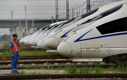 6月30日，動車組列車停靠在北京鐵路局天津曹莊動車運用所整備場。