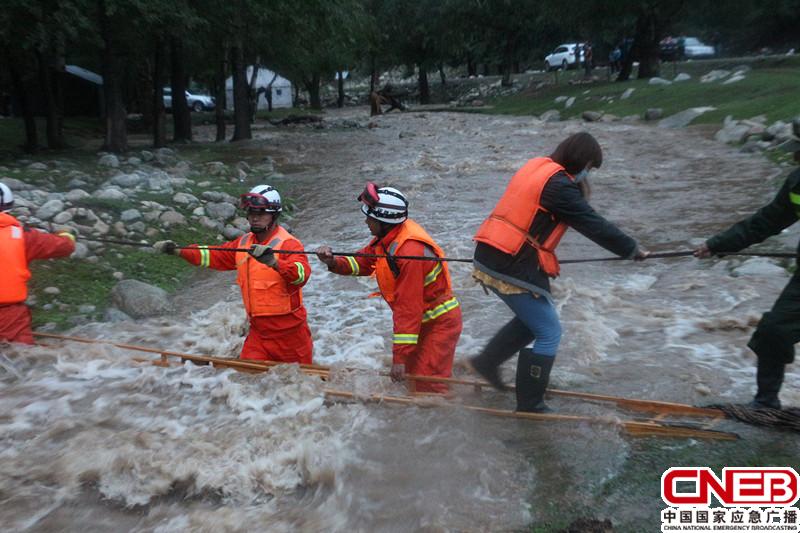 救援现场（图片来源：阿勒泰消防）