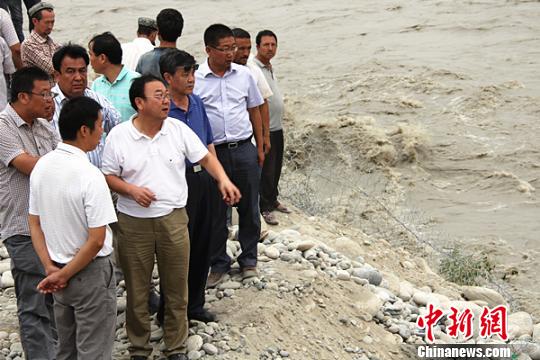  玉龙喀什河最大流量达到1283立方米/秒，引发不同程度的洪水灾害致牲畜2000余头死亡。