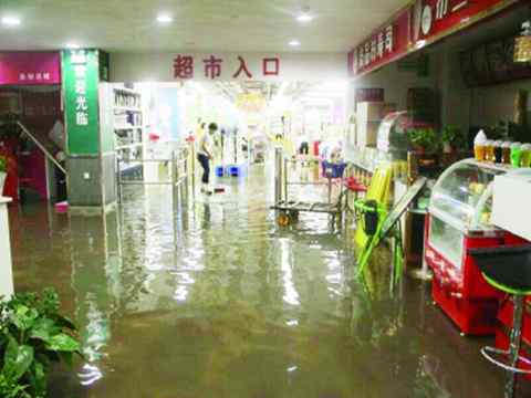 9月19日17时至20日凌晨1时，贵州省普安县遭遇几十年一遇的暴雨。(来源：贵州商报)