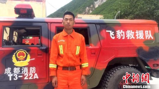  藏族消防员尤仲泽仁。　钟欣 摄