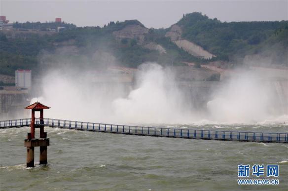 2018年7月3日，黄河小浪底水库在泄洪。图片来源：新华社