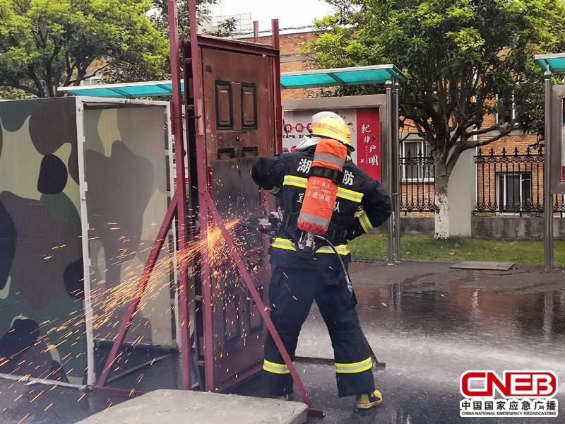 宜昌市消防救援支队消防员在训练（记者 陈锐海 摄）