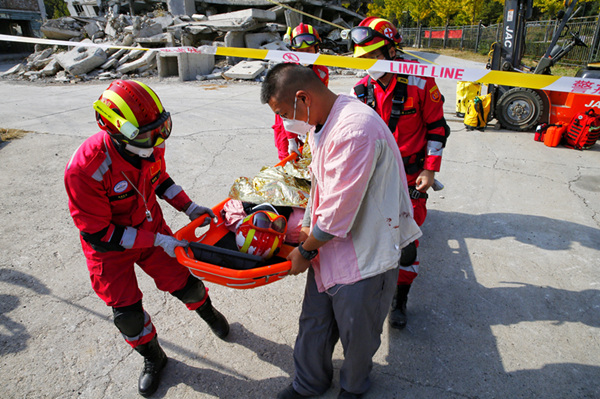 10月，中国救援队在北京接受联合国测评（国家应急广播网发 应急管理部供图）